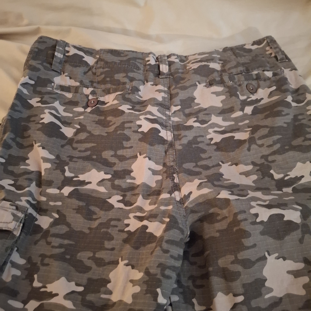 G & M Men's Camouflage Cargo Shorts - Picture 9 of 10